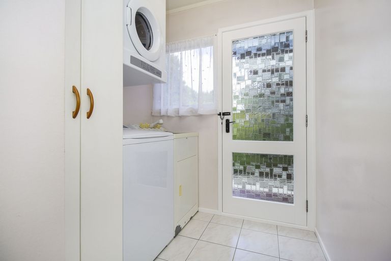 Photo of property in 24 Beauchamp Drive, Massey, Auckland, 0614