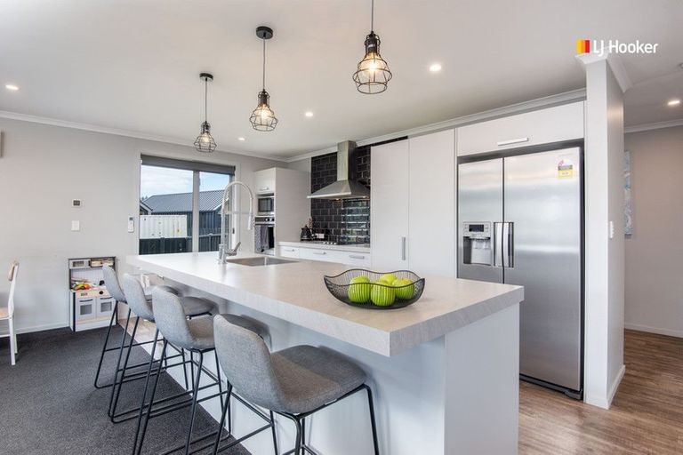 Photo of property in 82 Severn Street, Green Island, Dunedin, 9018