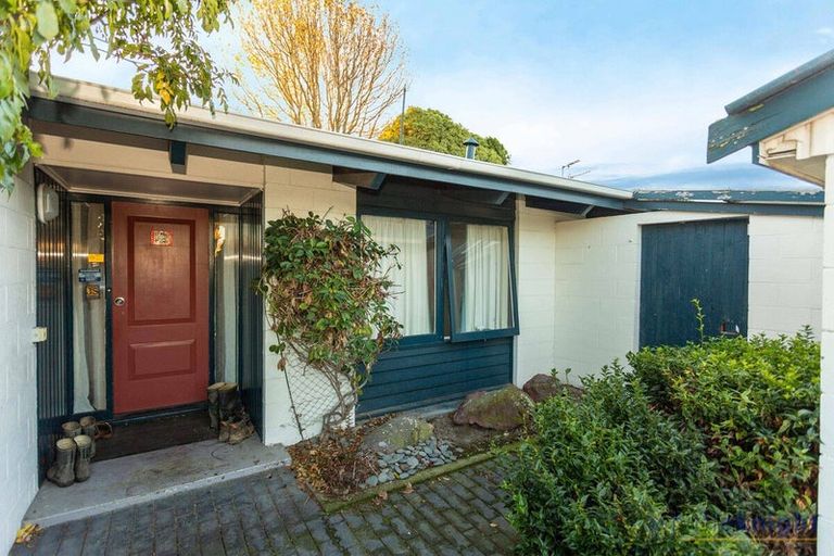 Photo of property in 12 Burrows Place, Ilam, Christchurch, 8041