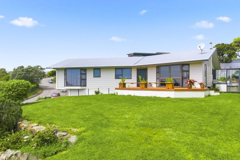 Photo of property in 2 Sunset Terrace, Waikanae Beach, Waikanae, 5036