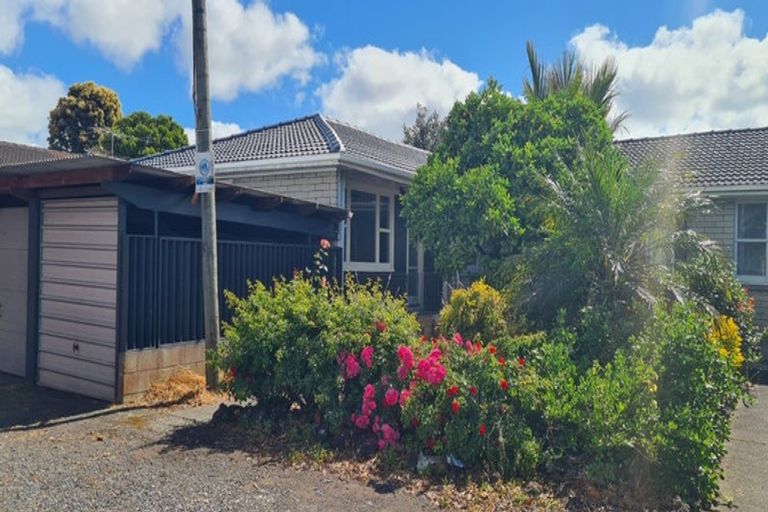 Photo of property in 4/215 Swanson Road, Henderson, Auckland, 0610