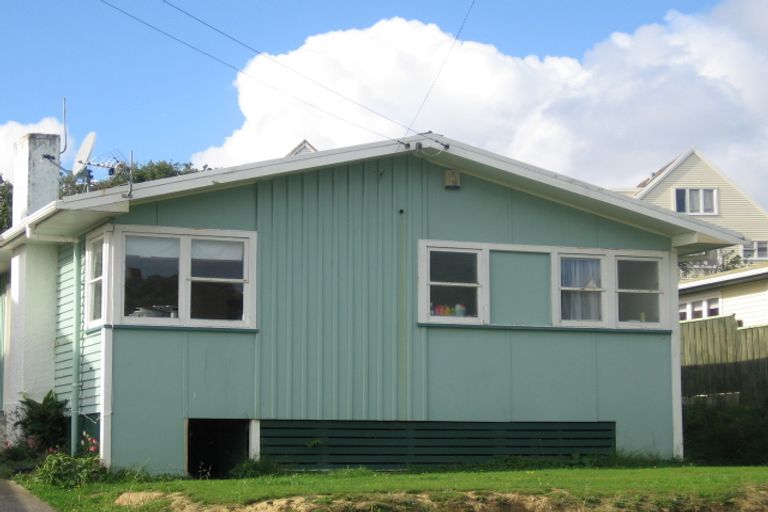 Photo of property in 21 Levant Street, Cannons Creek, Porirua, 5024
