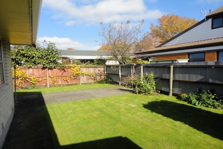 Photo of property in 2/129 Maidstone Road, Ilam, Christchurch, 8041