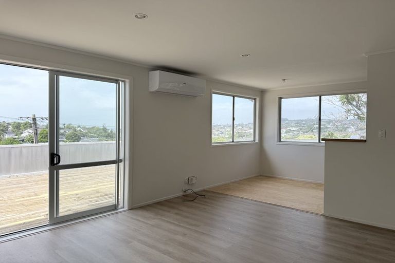Photo of property in 5 Red Beach Road, Red Beach, 0932
