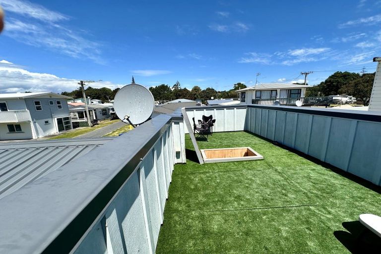 Photo of property in 8 Second Avenue, Urenui, 4377