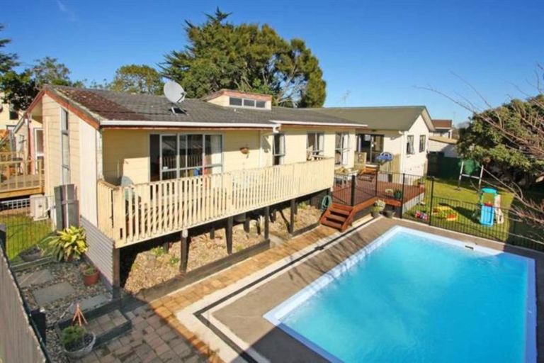 Photo of property in 19 Cottrell Place, Clendon Park, Auckland, 2103