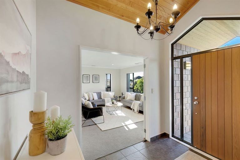 Photo of property in 16 Dusky Crescent, Aotea, Porirua, 5024