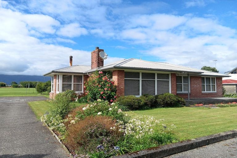 Photo of property in 69 Eastons Road, Westport, 7825