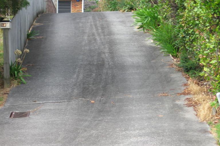 Photo of property in 14 Barron Drive, Green Bay, Auckland, 0604