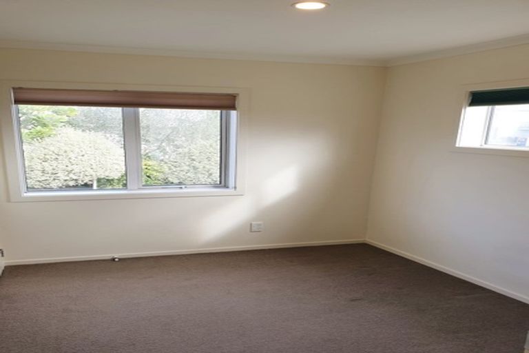 Photo of property in 1/86 Fernhill Way, Oteha, Auckland, 0632