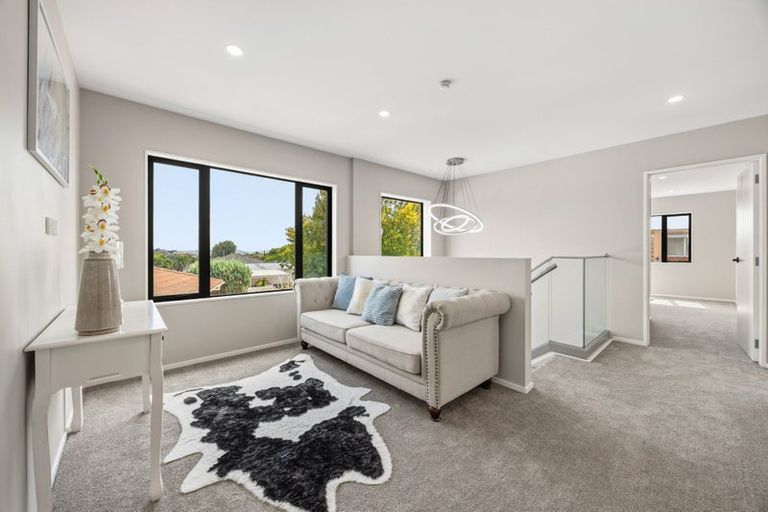 Photo of property in 60c Hutchinsons Road, Bucklands Beach, Auckland, 2014