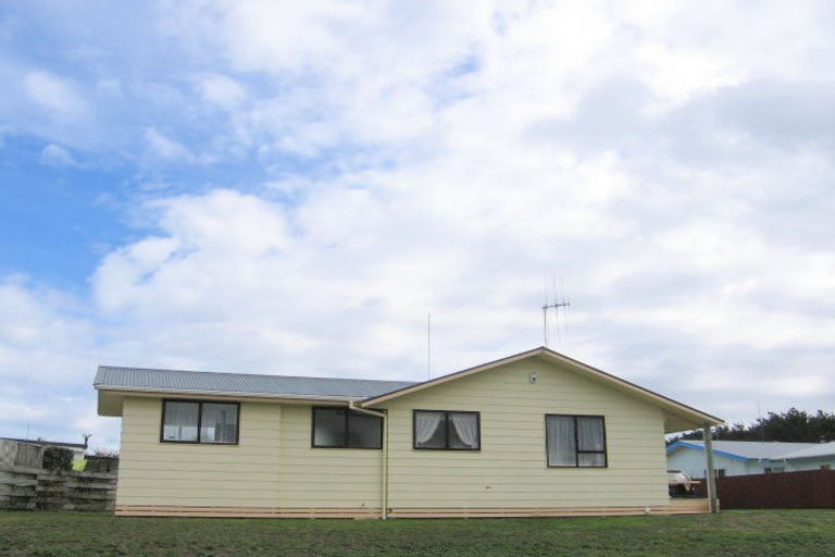 Photo of property in 29 Hennessy Street East, Foxton Beach, Foxton, 4815