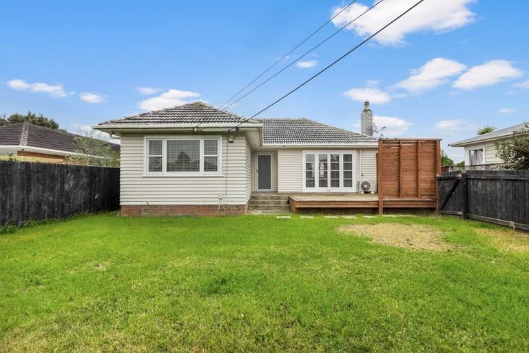 Photo of property in 12 Albert Road, Kelston, Auckland, 0602