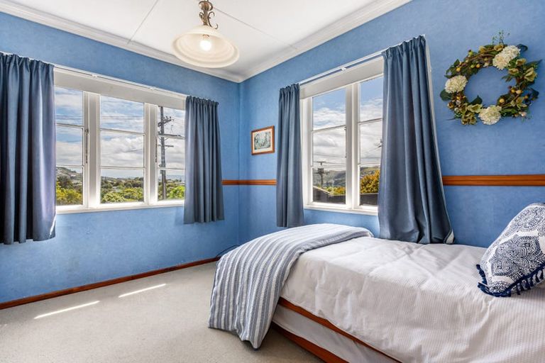 Photo of property in 18 Chester Road, Tawa, Wellington, 5028