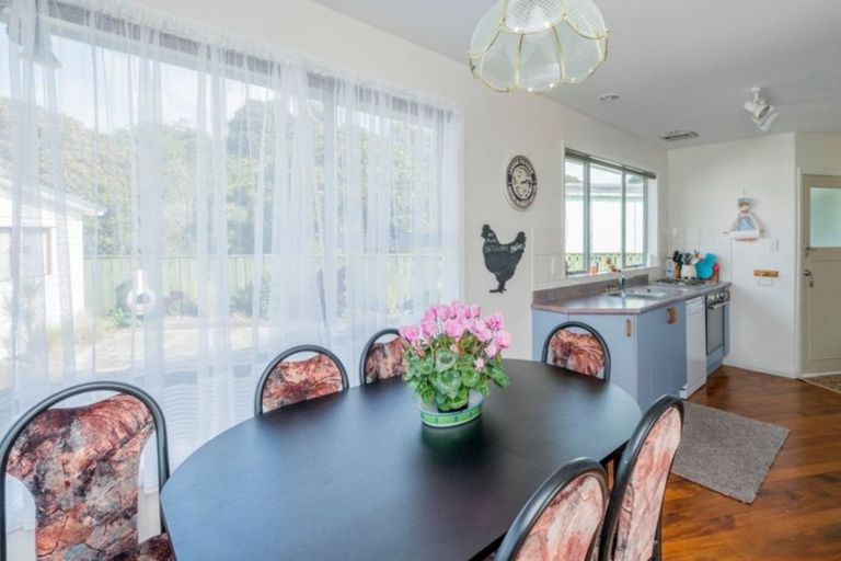 Photo of property in 2b Mahoe Street, Otaki Beach, Otaki, 5512