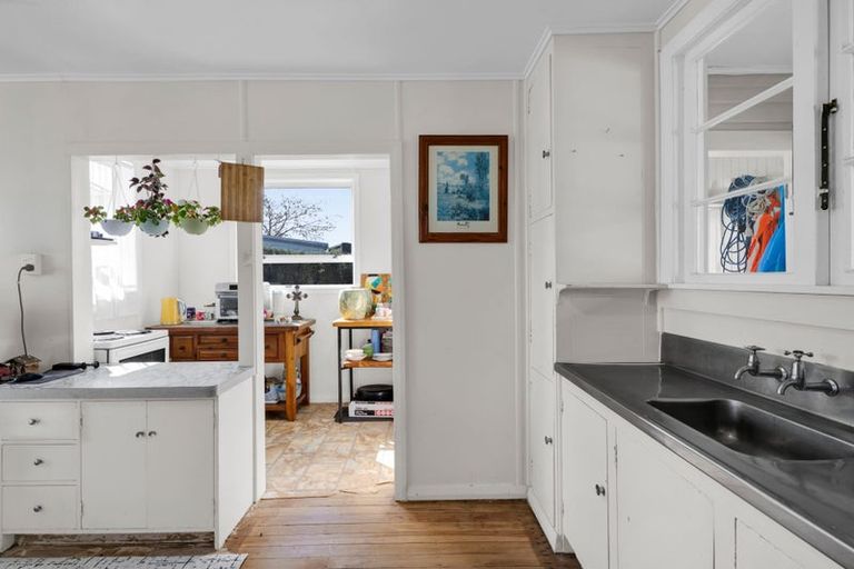 Photo of property in 96 Blake Street, Waitara, 4320