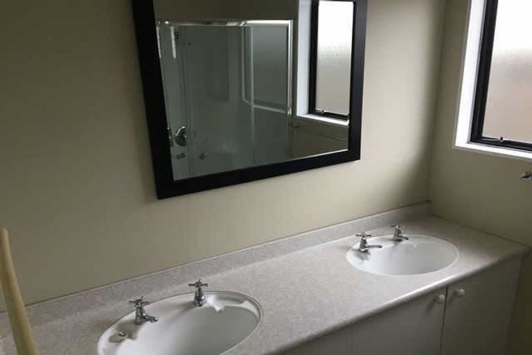 Photo of property in 8 Homer Place, Upper Riccarton, Christchurch, 8041