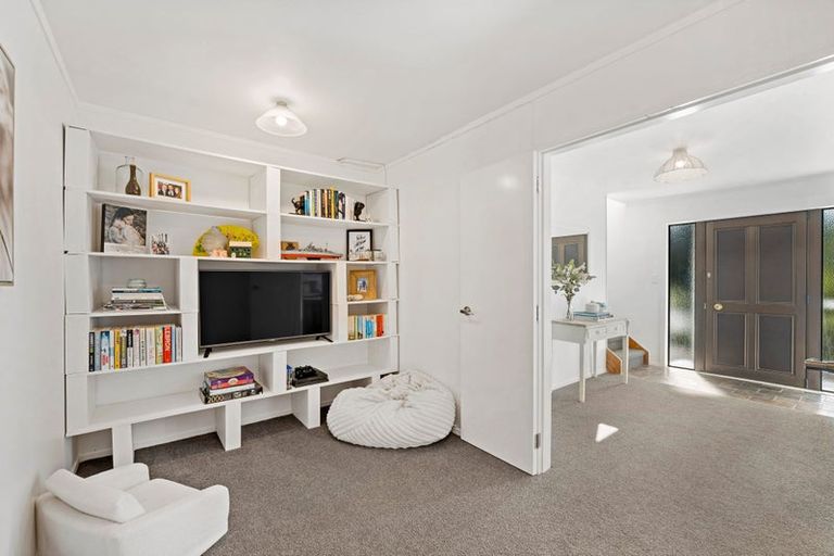 Photo of property in 14 Awaruku Road, Torbay, Auckland, 0630