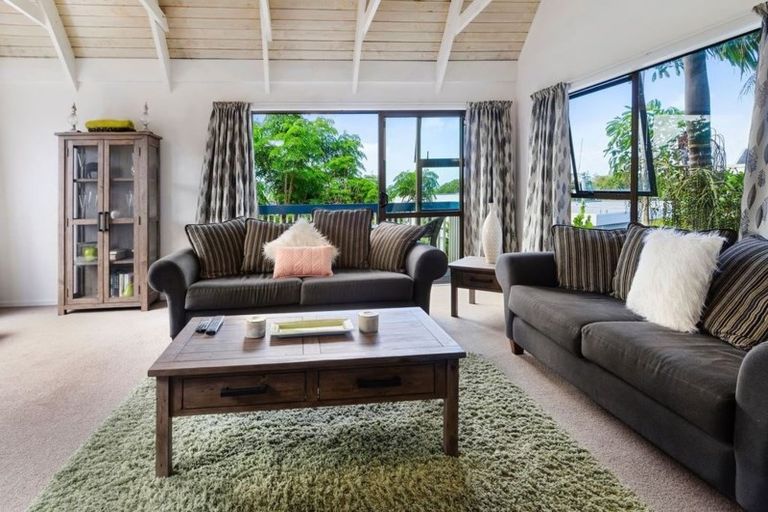 Photo of property in 1/131 Carlisle Road, Northcross, Auckland, 0632