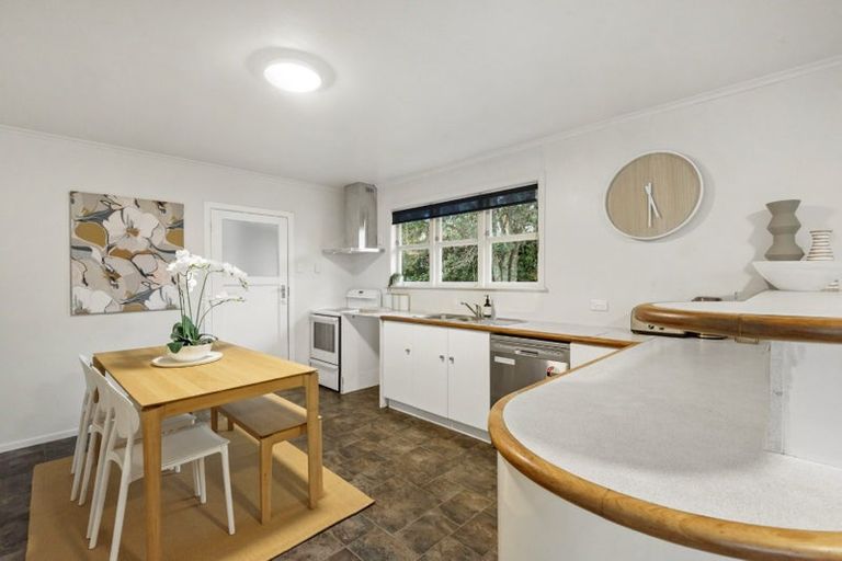 Photo of property in 72 Blakeborough Drive, Forrest Hill, Auckland, 0620