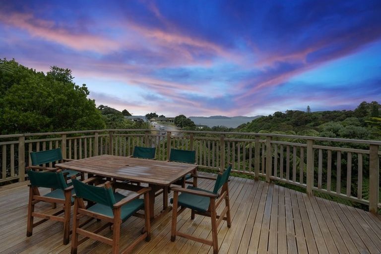 Photo of property in 93 Dowse Drive, Maungaraki, Lower Hutt, 5010