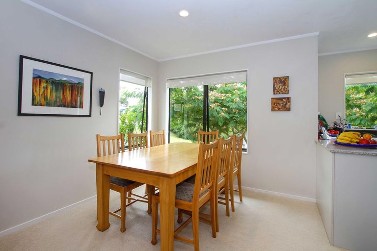Photo of property in 5 John Webster Place, Glen Eden, Auckland, 0602