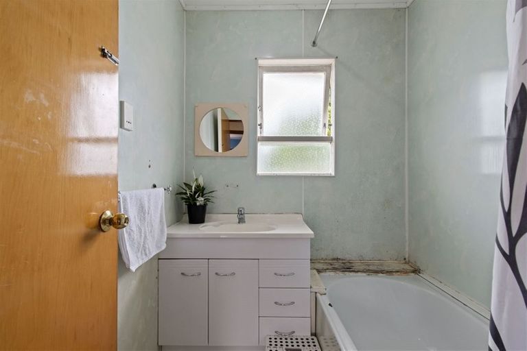 Photo of property in 72 Glendene Avenue, Glendene, Auckland, 0602