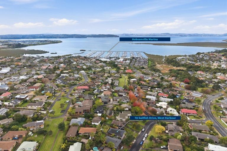 Photo of property in 7a Sailfish Drive, West Harbour, Auckland, 0618