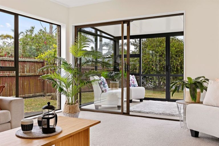 Photo of property in 6b Ursula Place, Half Moon Bay, Auckland, 2012