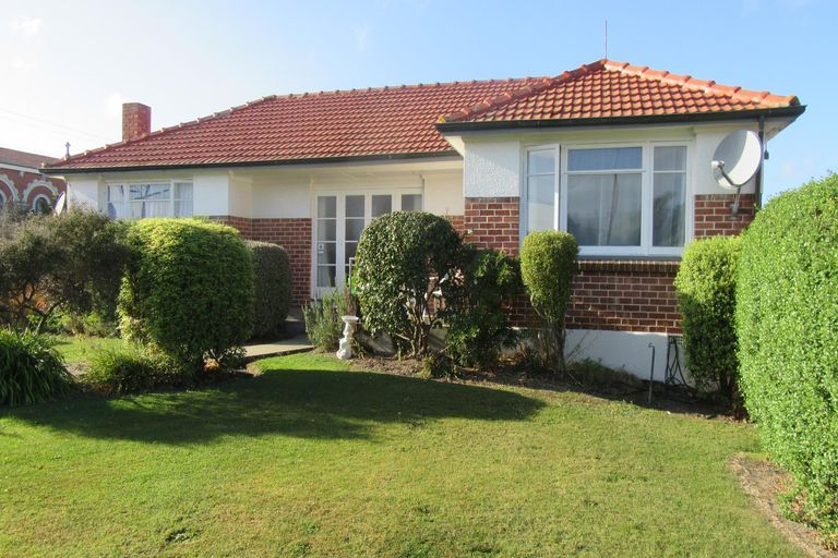 Photo of property in 1 Cameron Street, Waimate, 7924