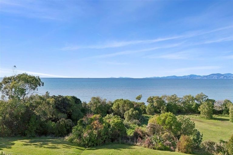 Photo of property in 12 Cliff Road, Tasman, Upper Moutere, 7173