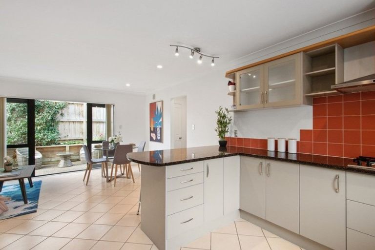 Photo of property in 3 Parani Court, Te Atatu Peninsula, Auckland, 0610