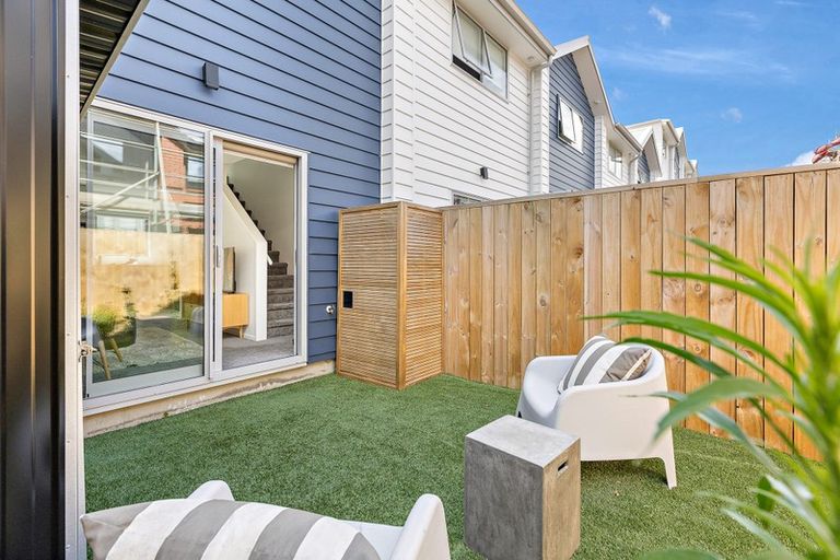 Photo of property in 3/8 Yeovil Road, Te Atatu Peninsula, Auckland, 0610