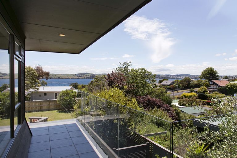 Photo of property in 8 Aubrey Crescent, Rainbow Point, Taupo, 3330