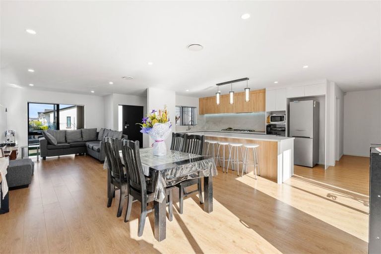 Photo of property in 13 Hard Beech Street, Takanini, 2110