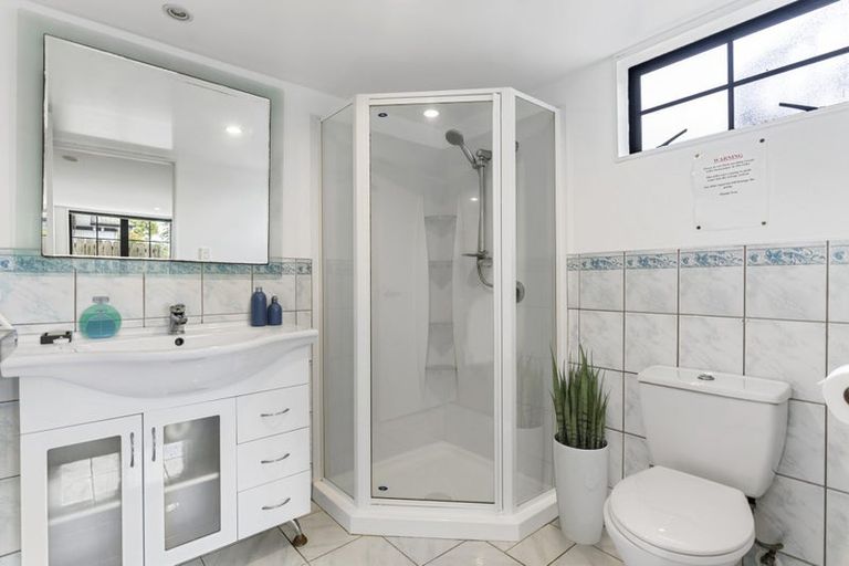 Photo of property in 120 Gossamer Drive, Pakuranga Heights, Auckland, 2010