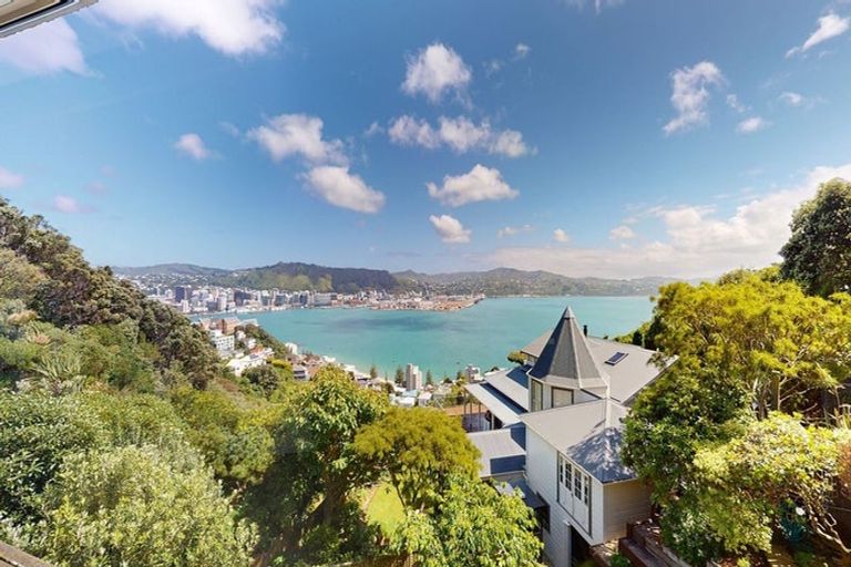 Photo of property in 62a Palliser Road, Roseneath, Wellington, 6011