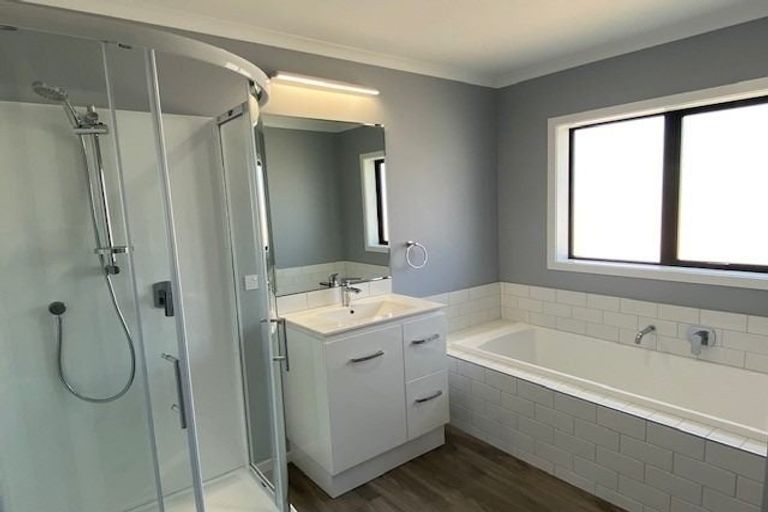 Photo of property in 5 Rotorua Grove, Aotea, Porirua, 5024