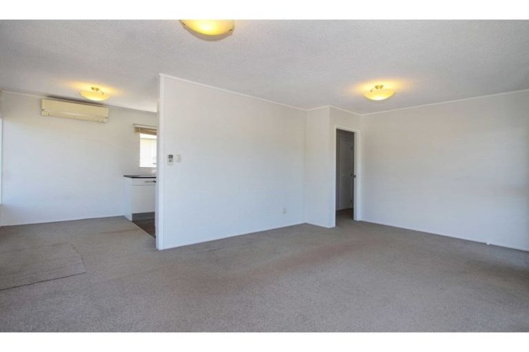 Photo of property in 1/117 Lynn Road, Bayview, Auckland, 0629