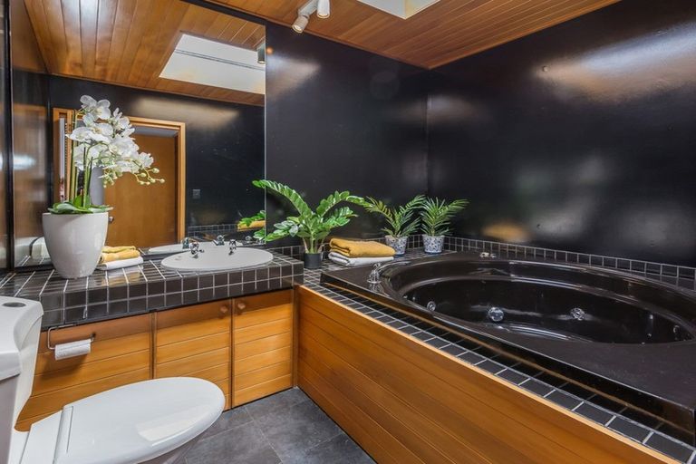 Photo of property in 18 Aylmer Street, Somerfield, Christchurch, 8024