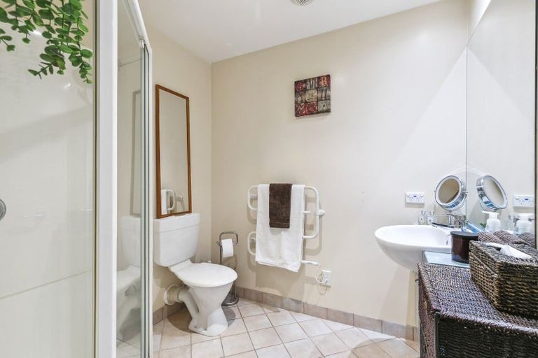 Photo of property in 4f/5 Kent Terrace, Mount Victoria, Wellington, 6011