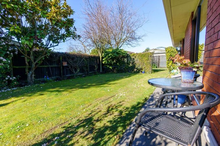 Photo of property in 2/127 Reynolds Avenue, Bishopdale, Christchurch, 8053