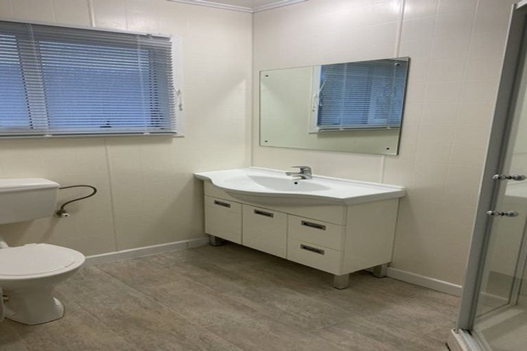 Photo of property in 26 Claverdon Drive, Massey, Auckland, 0614