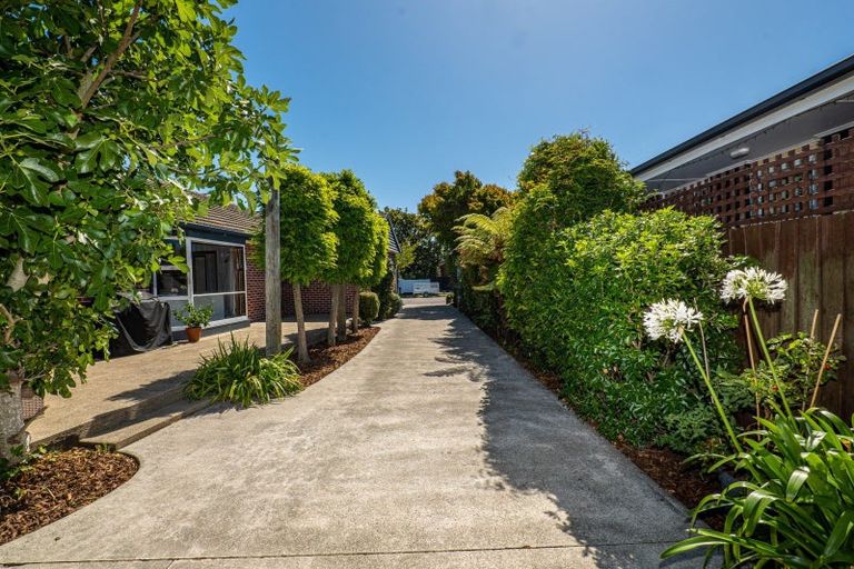 Photo of property in 44 Sevenoaks Drive, Bryndwr, Christchurch, 8053