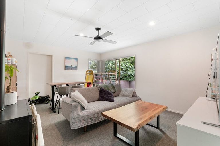 Photo of property in 30 Pipitea Place, Massey, Auckland, 0614