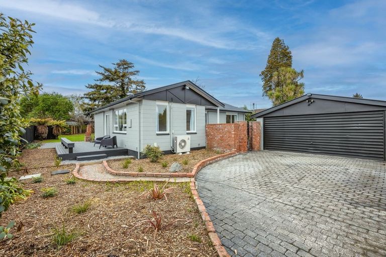 Photo of property in 15a Monteath Place, Redwood, Christchurch, 8051