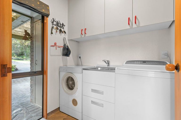 Photo of property in 20 Manganese Point Road, Tamaterau, Whangarei, 0174