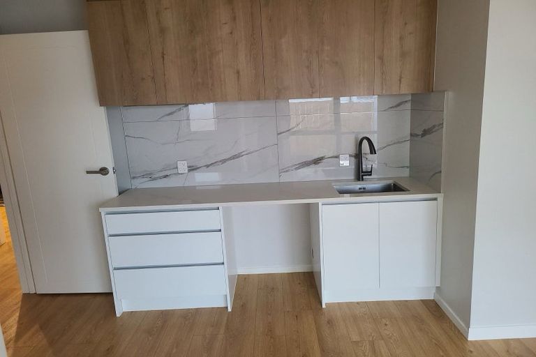 Photo of property in 16 Lumber Rise, Swanson, Auckland, 0614