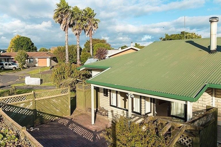 Photo of property in 32 Norfolk Rise, Waiuku, 2123