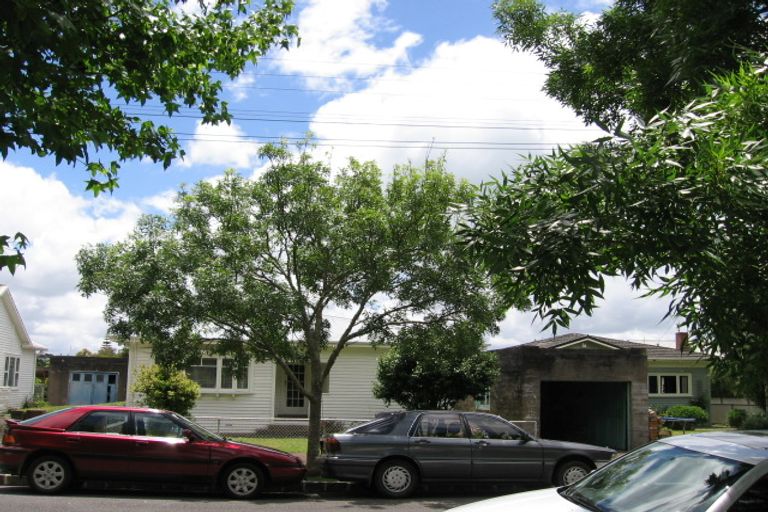 Photo of property in 44 Dignan Street, Point Chevalier, Auckland, 1022